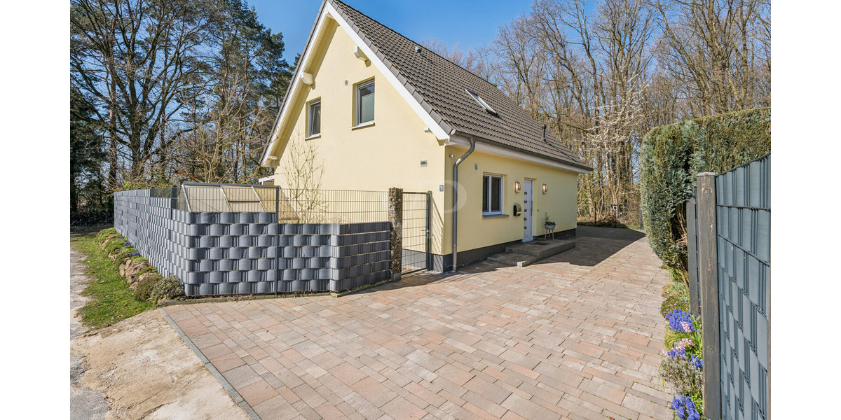 Seitenansicht/ Auffahrt