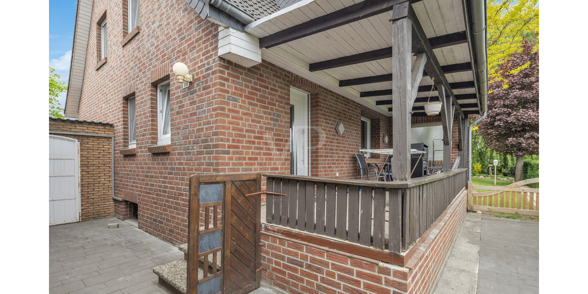 Blick Zugang zur Einliegerwohnung mit Terrasse